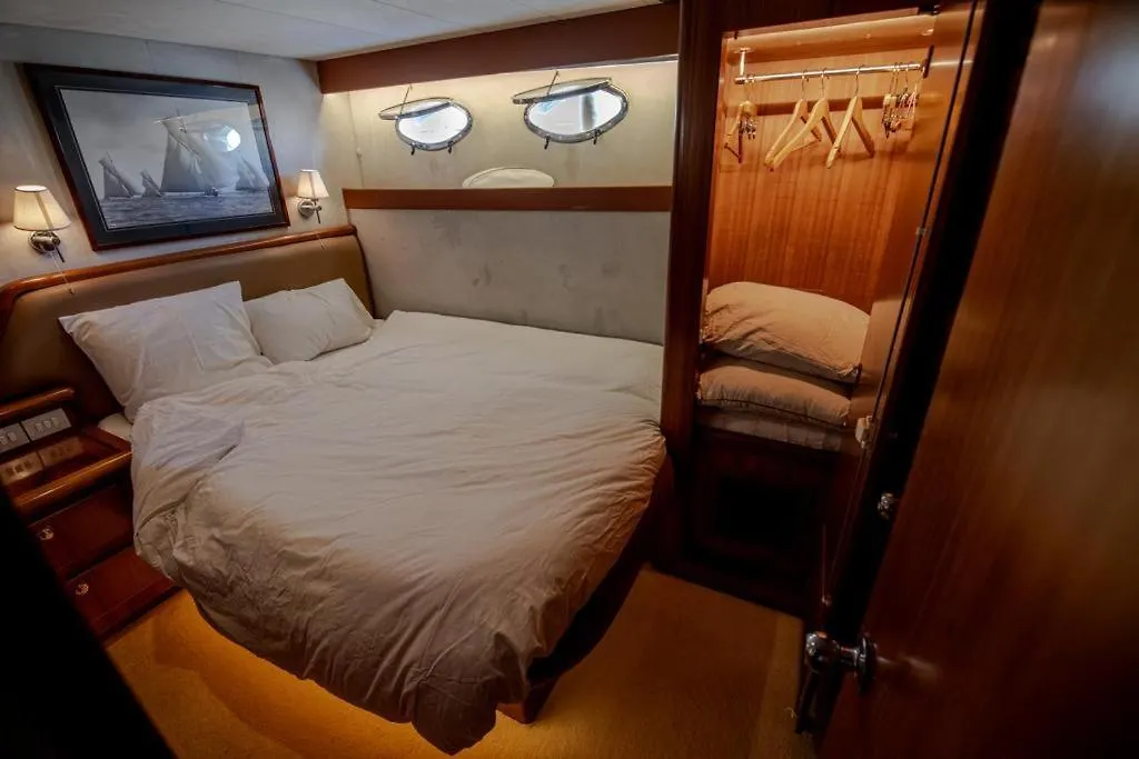 The Boathouse Apartment Malaga Homestay