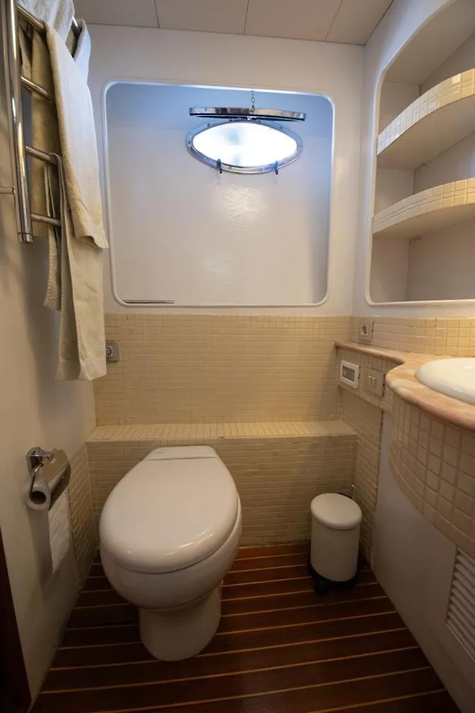 Homestay The Boathouse Apartment Malaga